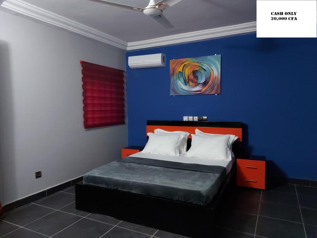 Royal Blue Guest House & Bar Lomé Exterior foto