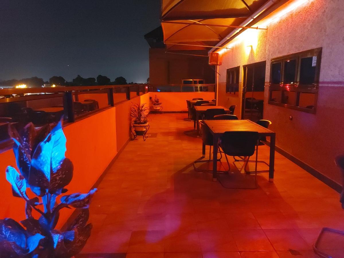 Royal Blue Guest House & Bar Lomé Exterior foto