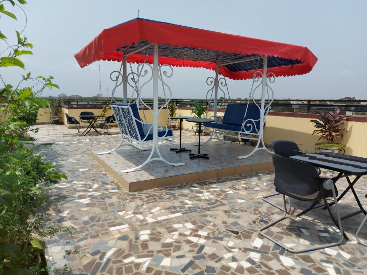 Royal Blue Guest House & Bar Lomé Exterior foto