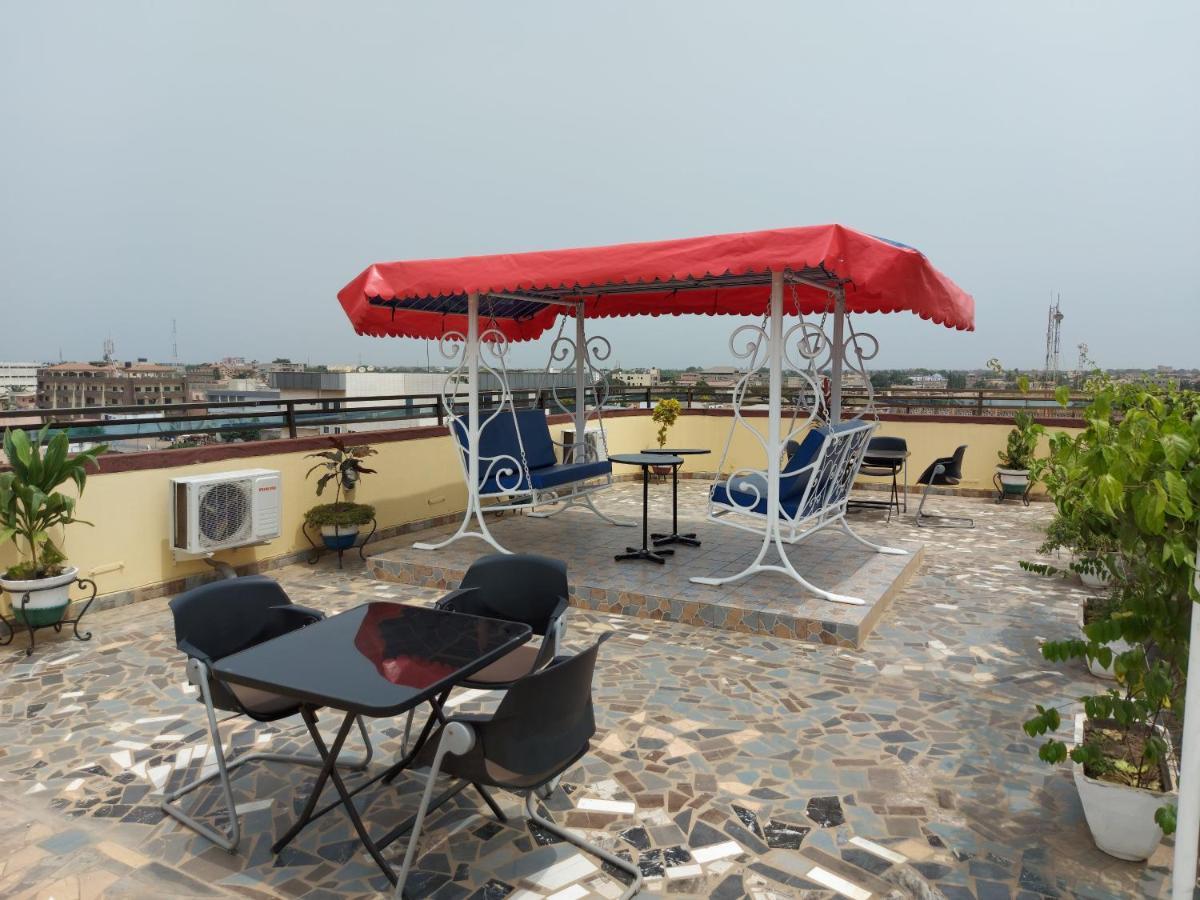 Royal Blue Guest House & Bar Lomé Exterior foto